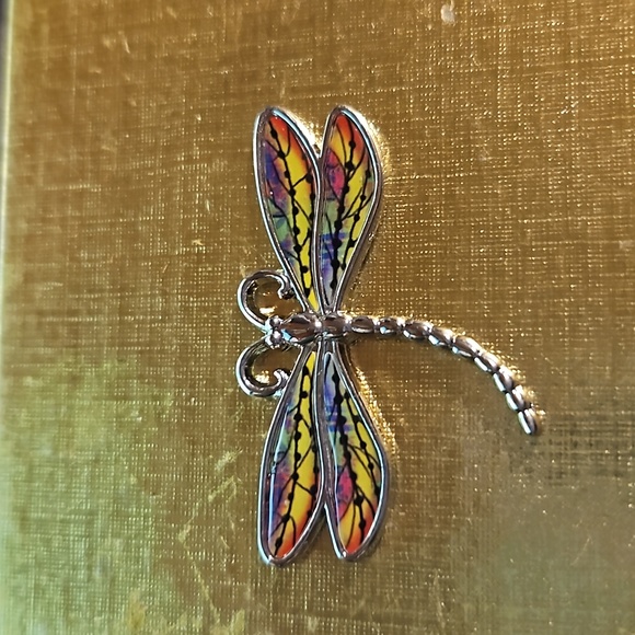Jewelry - Silvertone Dragonfly Pendant